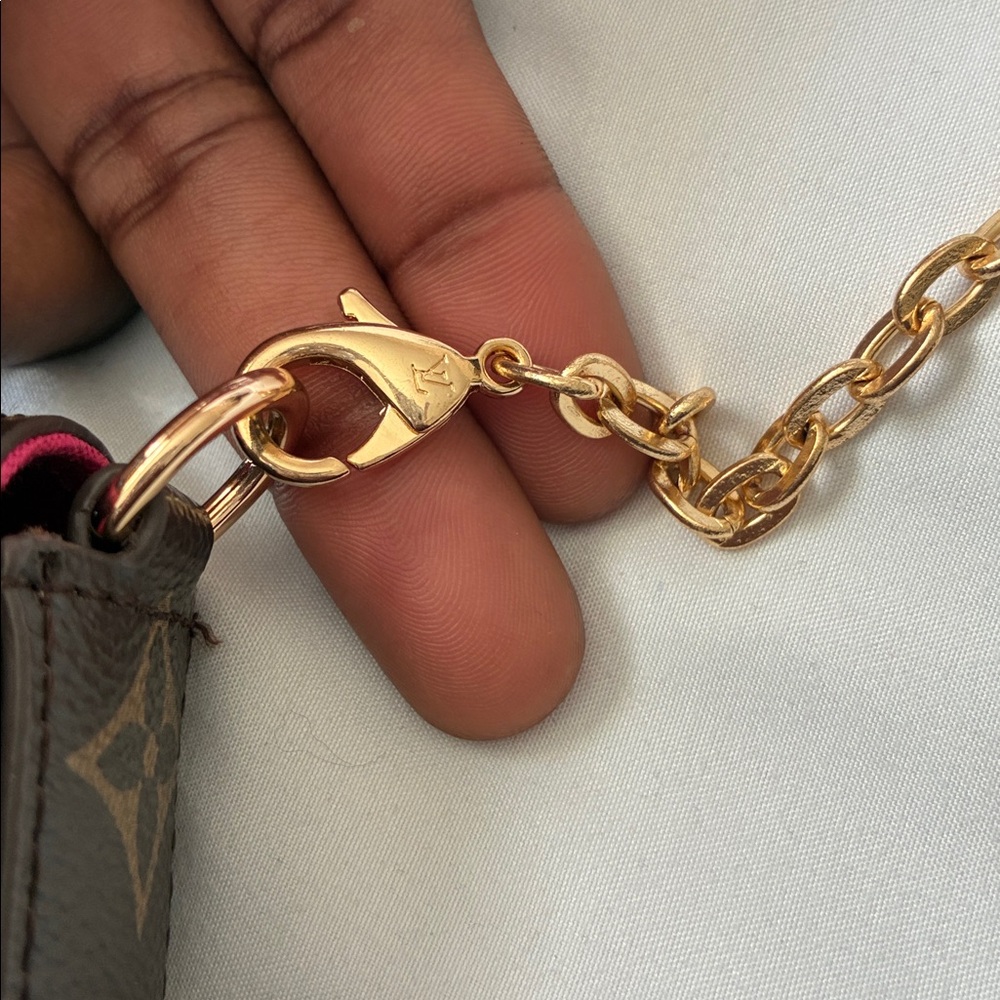 Louis Vuitton Pochette Félicie in Monogram - removable gold chain & Pink lining - Picture 12 of 17